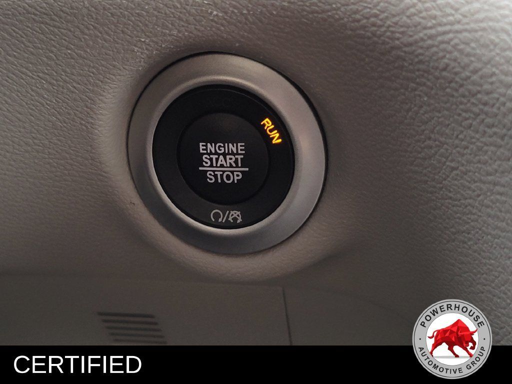 Used 2023 Chrysler Pacifica Touring-L FWD image 37
