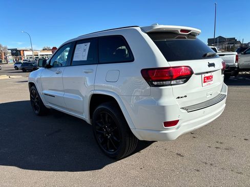 Used 2021 Jeep Grand Cherokee Laredo X image 3