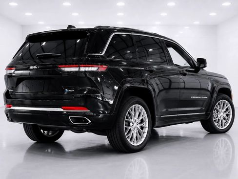 Used 2023 Jeep Grand Cherokee Summit w/ Luxury Tech Group V AWD/4WD image 5