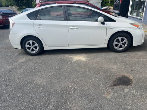 Used 2012 Toyota Prius Two FWD image 3