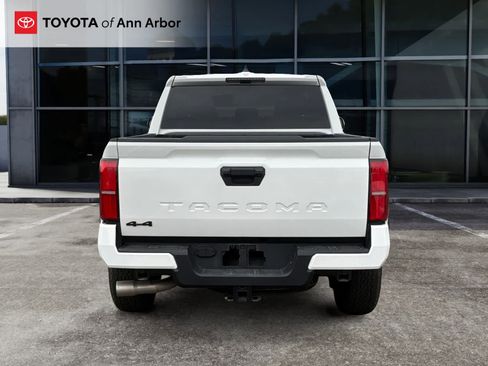 Used 2025 Toyota Tacoma TRD Off-Road image 3