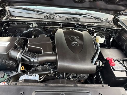 Used 2023 Toyota Tacoma SR AWD/4WD image 9