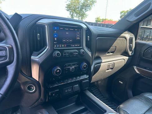 Used 2020 Chevrolet Silverado 1500 LT Trail Boss AWD/4WD image 3