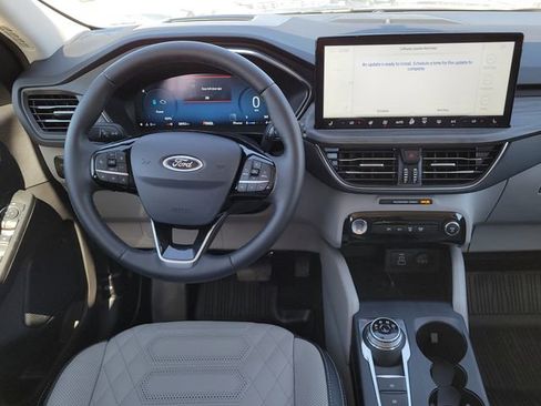 Certified 2024 Ford Escape Platinum w/ Premium Technology Package image 9