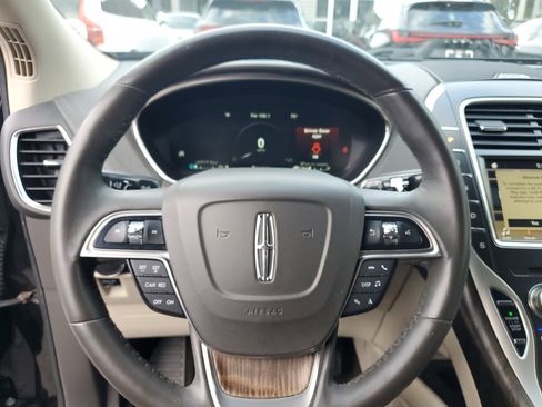 Used 2019 Lincoln Nautilus Select image 22