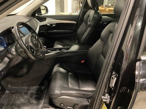 Used 2017 Volvo XC90 T6 Momentum w/ Vision Package image 13