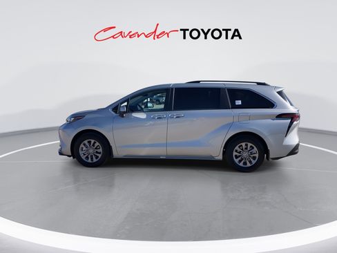 Certified 2025 Toyota Sienna XLE image 5