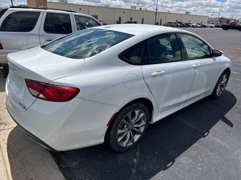 Used 2015 Chrysler 200 S FWD image 4