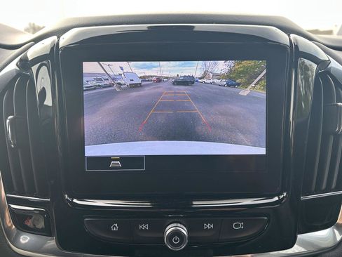 Used 2023 Chevrolet Traverse LT image 15