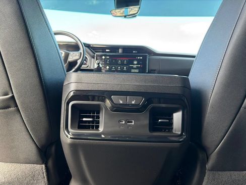 Used 2022 GMC Sierra 1500 AT4 w/ AT4 Premium Package AWD/4WD image 23