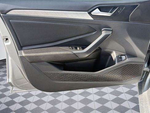 Certified 2024 Volkswagen Jetta SE FWD image 18