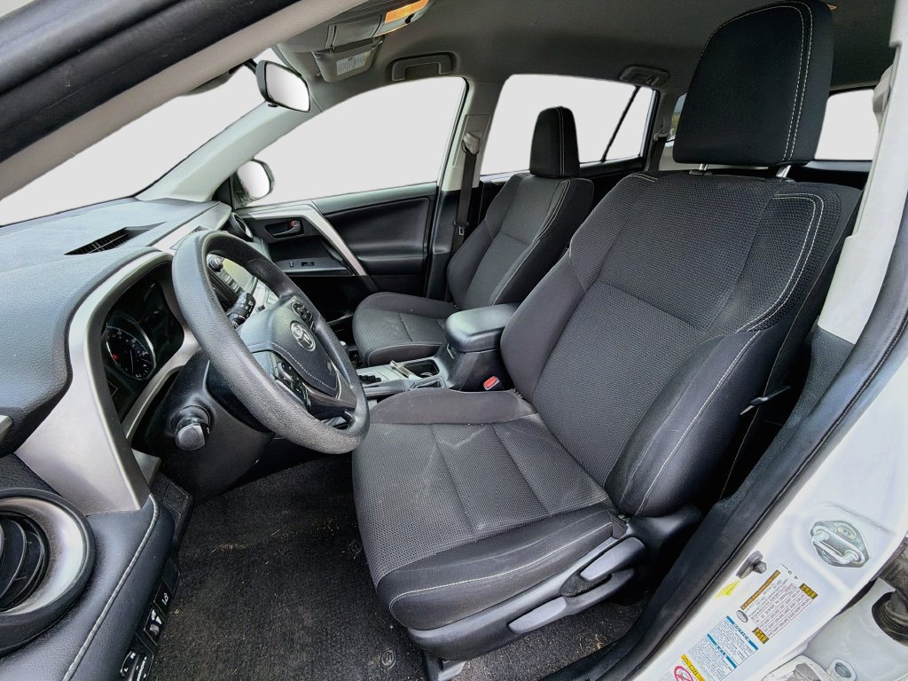 Used 2018 Toyota RAV4 LE AWD/4WD image 21