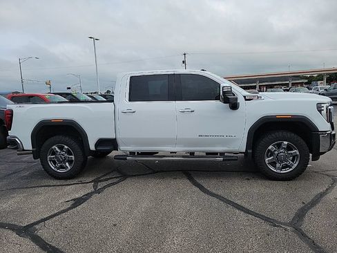 Used 2025 GMC Sierra 2500 SLT w/ SLT Premium Package AWD/4WD image 4