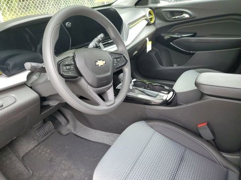 New 2025 Chevrolet Trax LT image 4