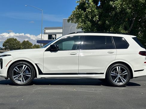 Used 2024 BMW X7 M60i AWD/4WD image 8
