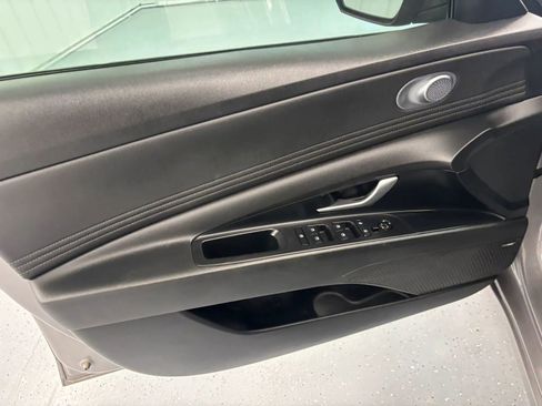 Used 2023 Hyundai Elantra Limited image 36