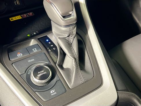 Used 2023 Toyota RAV4 XLE Premium image 25