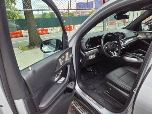 Used 2022 Mercedes-Benz GLE 350 4MATIC w/ AMG Line Exterior image 12