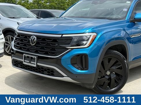 Used 2024 Volkswagen Atlas Cross Sport SE FWD image 2