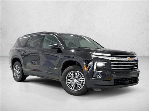 Used 2026 Chevrolet Traverse LT FWD image 12