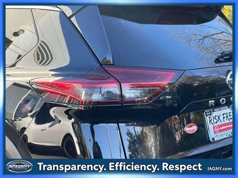 Certified 2021 Nissan Rogue SV image 11