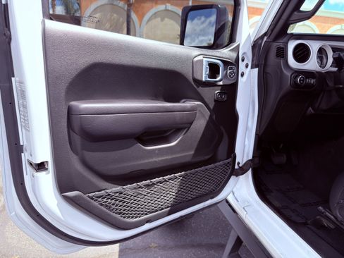 Used 2021 Jeep Gladiator Sport image 26