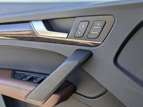 Used 2019 Audi Q5 2.0T Premium Plus w/ Premium Plus Package image 2