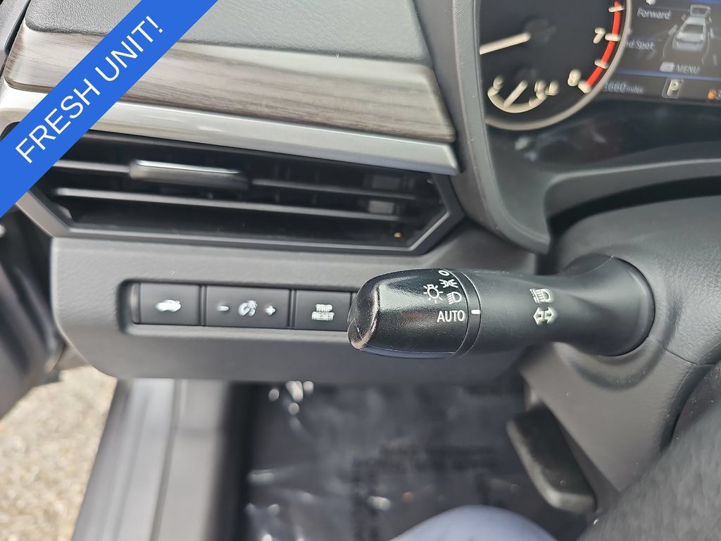 Used 2024 Nissan Altima 2.5 SV FWD image 24