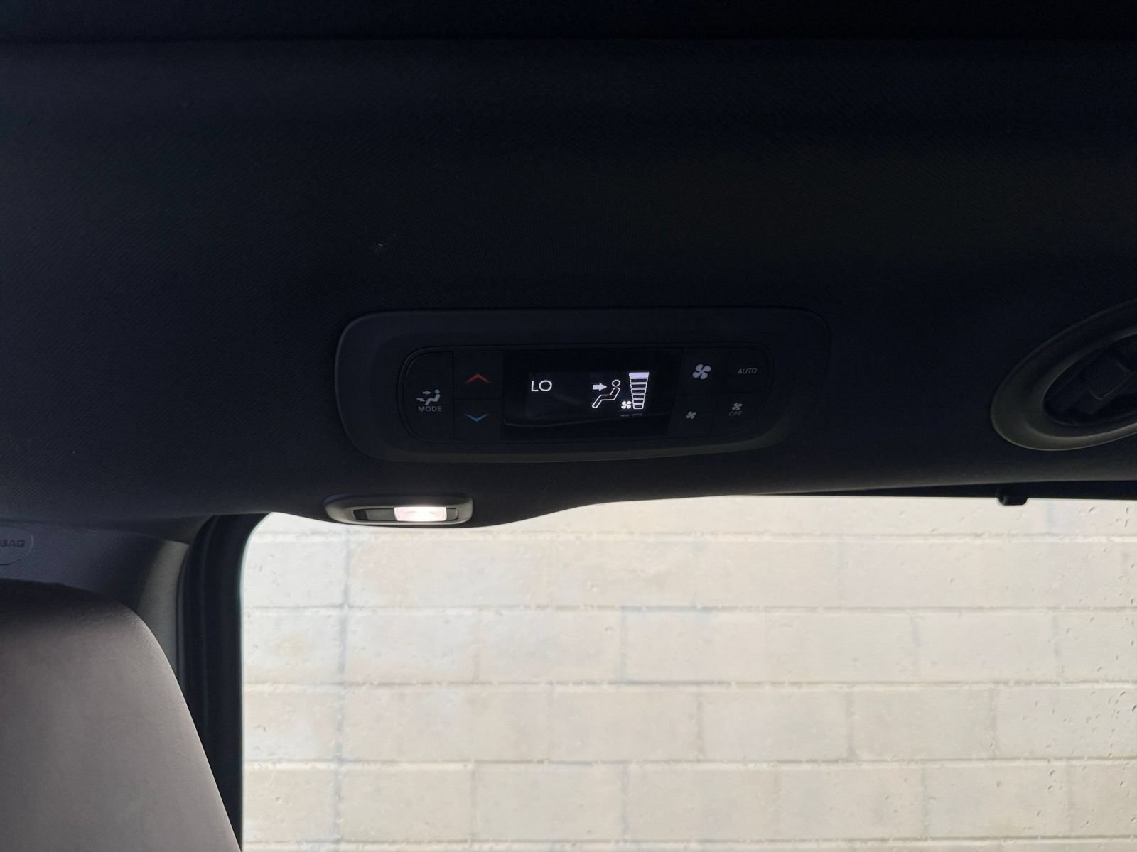 Used 2025 Chrysler Pacifica Limited FWD image 25