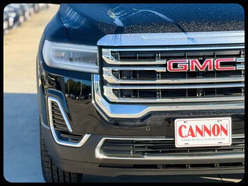 Used 2023 GMC Acadia SLE w/ Driver Convenience Package FWD image 7