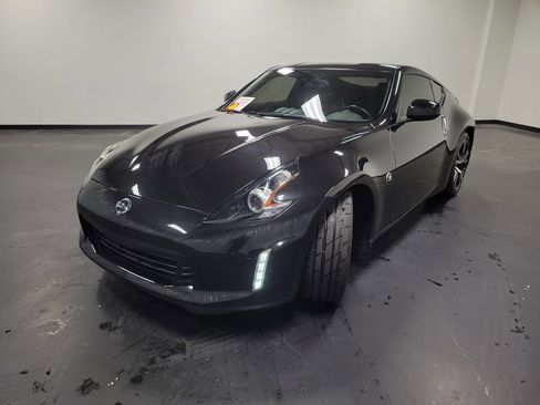 Used 2020 Nissan 370Z w/ Sport Package image 5