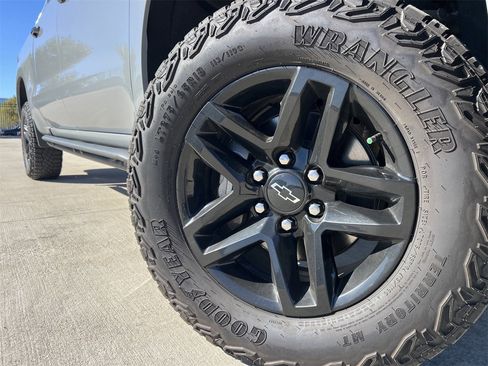 Used 2024 Chevrolet Silverado 1500 LT Trail Boss w/ Convenience Package II image 9