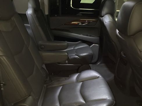 Used 2019 Cadillac Escalade ESV Luxury image 13