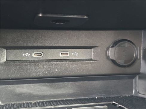 Used 2025 Volkswagen Taos SE FWD image 22