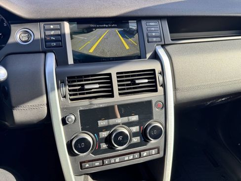 Used 2016 Land Rover Discovery Sport SE image 16