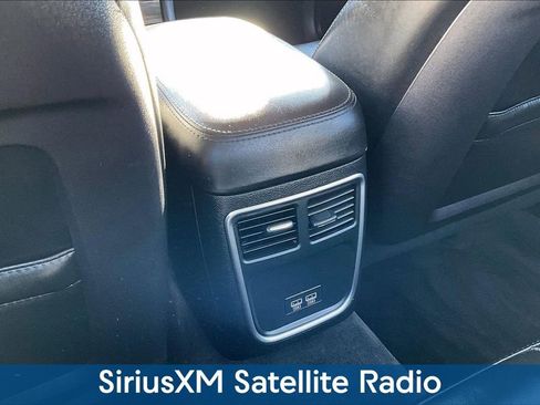 Used 2016 Chrysler 300 Limited image 12