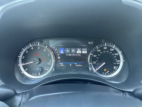 Used 2024 Toyota Highlander XLE FWD image 26