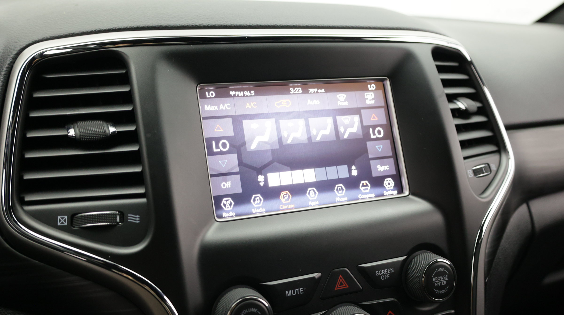 Used 2019 Jeep Grand Cherokee Laredo RWD image 27