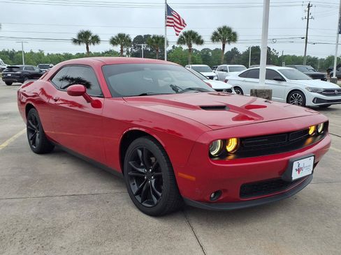 Used 2016 Dodge Challenger SXT w/ Blacktop Package RWD image 3