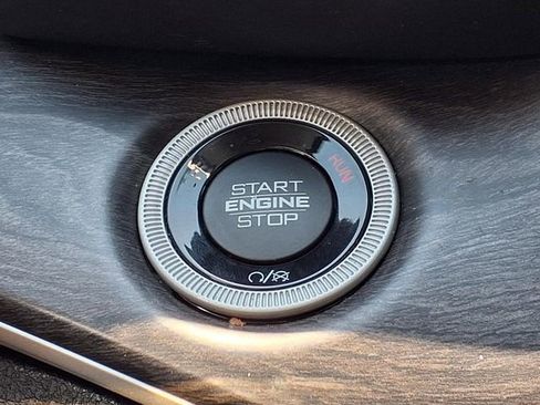 Used 2023 Jeep Grand Cherokee Limited w/ Luxury Tech Group II AWD/4WD image 17