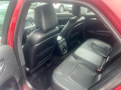 Used 2014 Chrysler 300 C RWD image 13