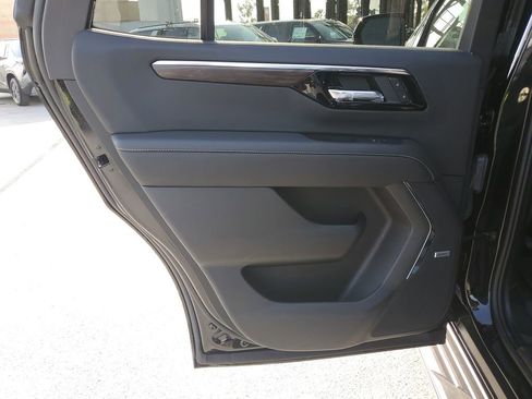 Used 2025 Chevrolet Tahoe Premier image 17