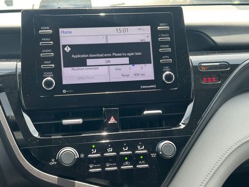 Used 2021 Toyota Camry LE FWD image 18