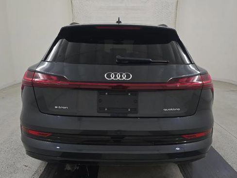 Used 2022 Audi e-tron Premium w/ Convenience Plus Package image 5