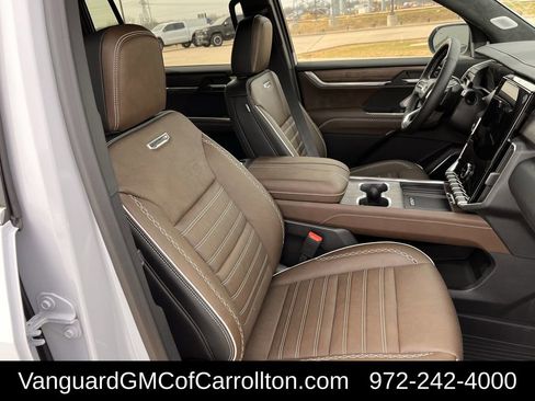 New 2026 GMC Acadia Denali Ultimate w/ LPO, Floor Liner Package AWD/4WD image 21