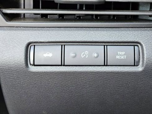 Used 2024 Nissan Altima 2.5 SV FWD image 18