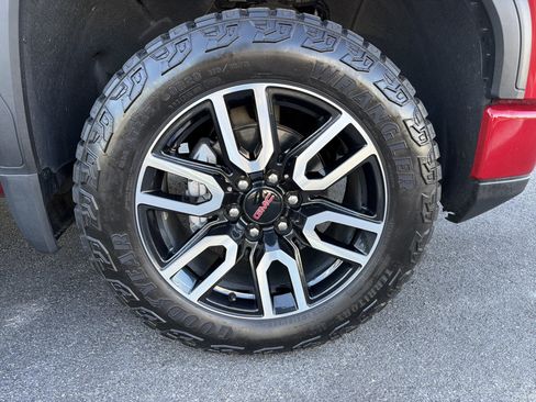 Used 2024 GMC Sierra 1500 AT4 w/ Technology Package AWD/4WD image 13