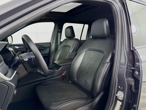 New 2025 Jeep Grand Cherokee Altitude image 20