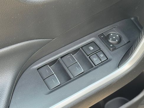 Used 2022 Toyota RAV4 XLE AWD/4WD image 16