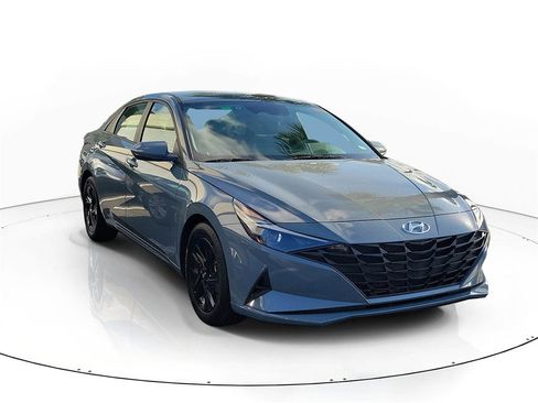 Used 2022 Hyundai Elantra SEL image 1